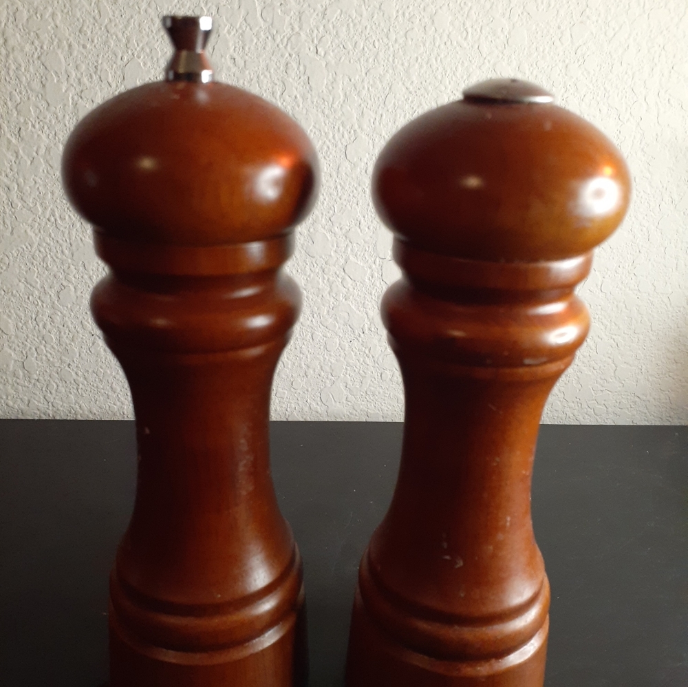 GORGEOUS Mr. Dudley Solid Wood 7" S/P Shaker Set.